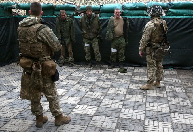 Βίντεο: Πώς χειρίζονται οι Ρώσοι τους Ουκρανούς αιχμαλώτους – «Μην φοβάστε – Ο πόλεμος για εσάς έχει τελειώσει»
