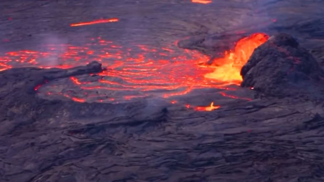 Χαβάη: «Σιντριβάνια» λάβας κατά την έκρηξη του ηφαιστείου Κιλαουέα δημιουργούν εικόνες από… «άλλο πλανήτη»