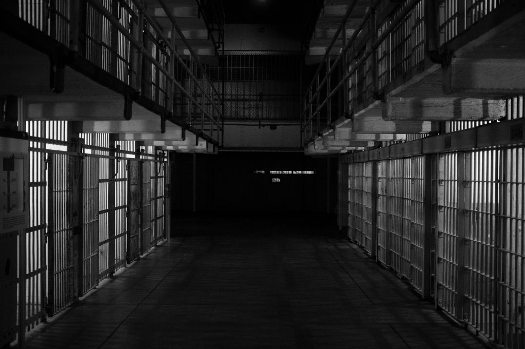 Βρετανία: Κρατούμενος είχε κρύψει όπλο και δολοφόνησε αστυνομικό μέσα σε κελί (βίντεο)