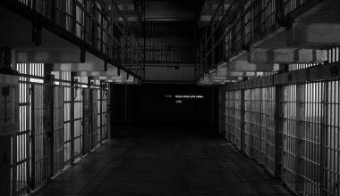 Βρετανία: Κρατούμενος είχε κρύψει όπλο και δολοφόνησε αστυνομικό μέσα σε κελί (βίντεο)