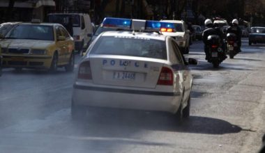 Θεσσαλονίκη: Επεισοδιακή καταδίωξη 19χρονου οδηγού – Έσπασε δύο μπάρες διοδίων