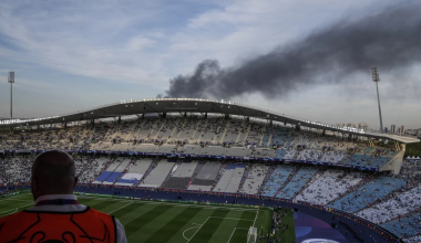 Τελικός Champions League: Μεγάλη φωτιά σε εργοστάσιο – Οι καπνοί έφτασαν μέχρι το γήπεδο (βίντεο)