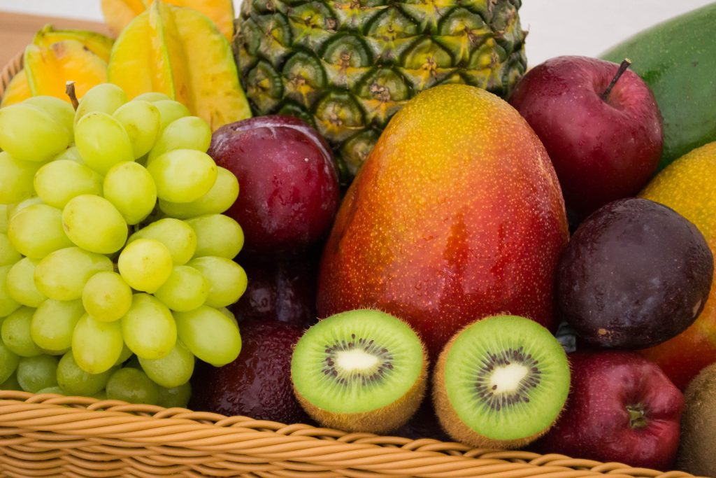 Αυτά τα έξι φρούτα θα σας βοηθήσουν να «ρίξετε» την κοιλιά
