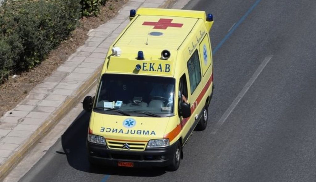 ΕΚΑΒ για τον άνδρα που ξεψύχησε στο Περιστέρι: «Δώσαμε σήμα στο πρώτο διαθέσιμο ασθενοφόρο 47 λεπτά μετά την κλήση»