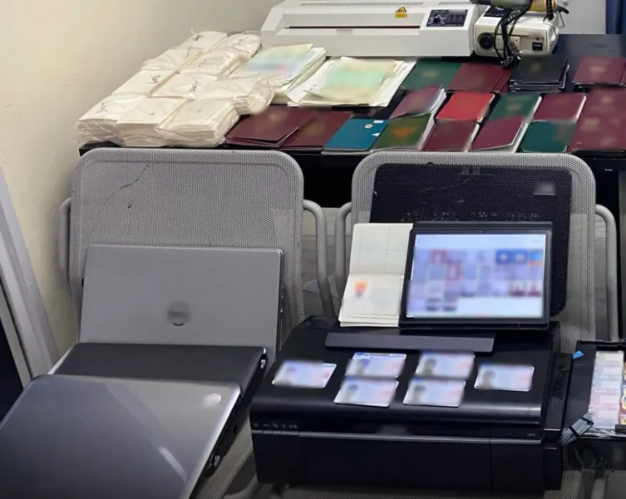 Άγιος Παντελεήμονας: Επεισοδιακή σύλληψη αλλοδαπών για πλαστογραφία  – Τι έκαναν μόλις είδαν τους αστυνομικούς