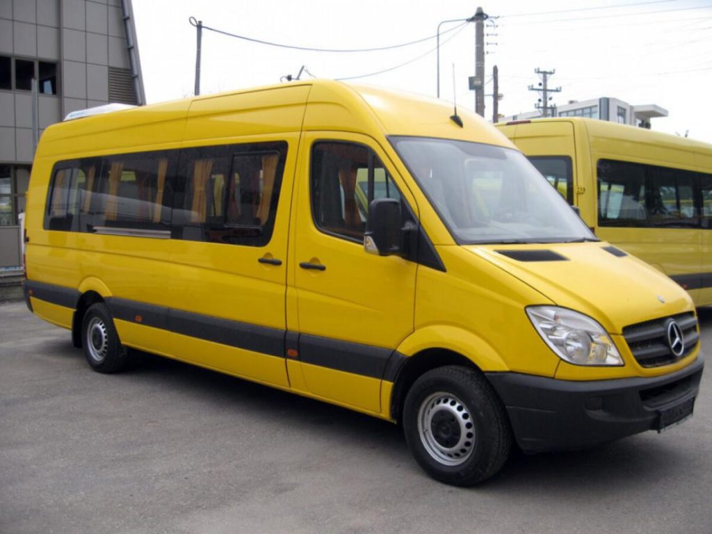 Συνελήφθησαν δασκάλα και οδηγός σχολικού λεωφορείου για βιαιοπραγία σε βάρος 12χρονου