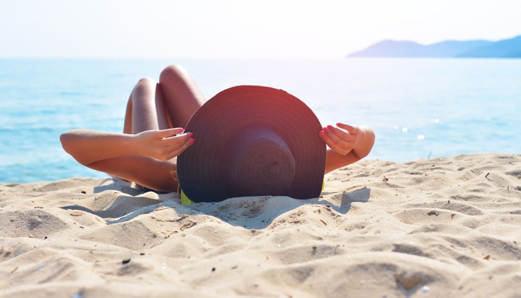 Όλα όσα πρέπει να ξέρεις αν θέλεις να μαυρίσεις αυτό το καλοκαίρι