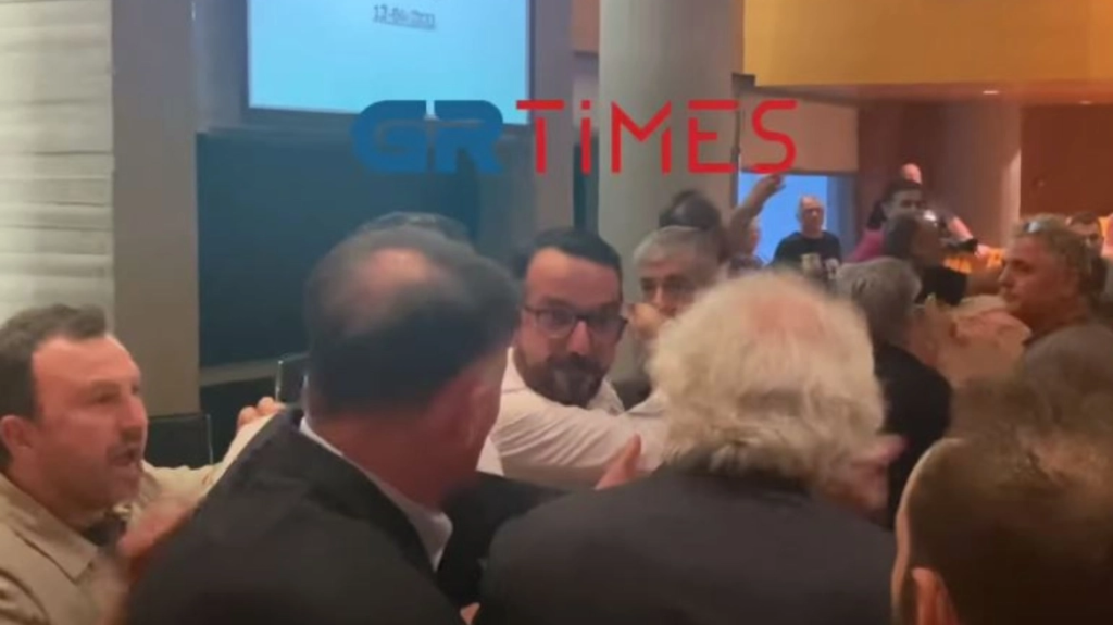 Θεσσαλονίκη: Πήγαν να «πιαστούν» στα χέρια στη συνεδρίαση του δημοτικού συμβουλίου (βίντεο)