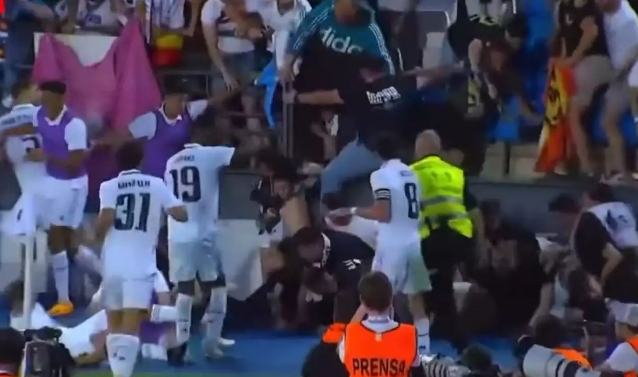 Τρομακτικό ατύχημα σε ματς της Ρεάλ Μαδρίτης Β: Κατέρρευσε κερκίδα με οπαδούς στο ντέρμπι με την Μπαρτσελόνα (βίντεο)