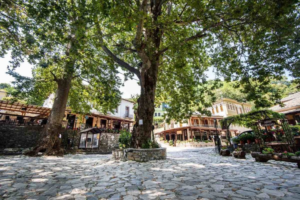 Πήλιο: Το γραφικό χωριό που βρίσκεται σκαρφαλωμένο στις πλαγιές του βουνού και έχει απέραντη θέα στο Αιγαίο