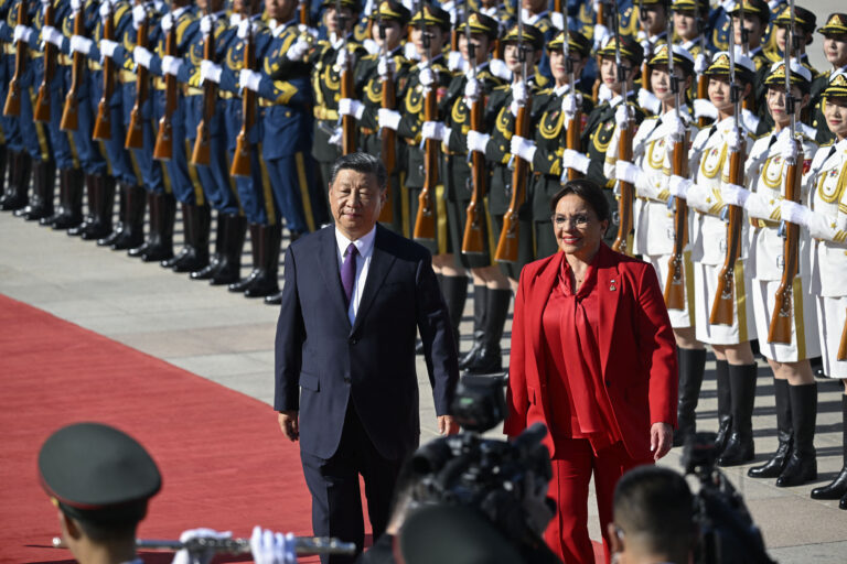 Κίνα: Υπόσχεται «σθεναρή υποστήριξη» στην Ονδούρα μετά τη διακοπή των σχέσεών της με την Ταϊβάν