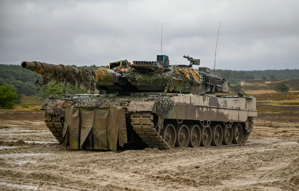 Με όχημα περισυλλογής οι Ουκρανοί στέλνουν Leopard-2A6 στα μετόπισθεν (βίντεο)