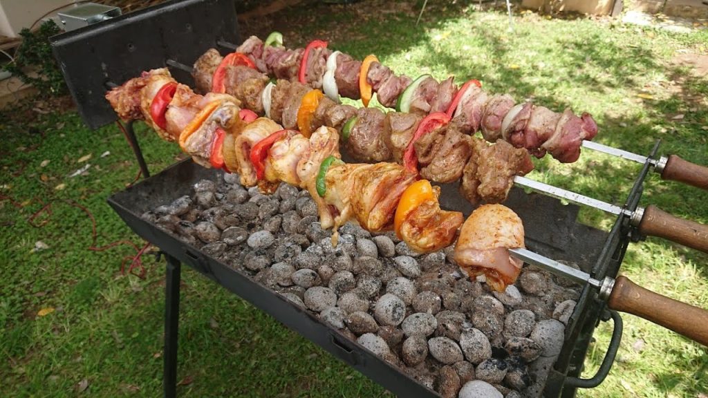 Ψήσιμο στο μπάρμπεκιου: Τι να κάνετε για να μειώσετε τις καρκινογόνες ουσίες από τις υψηλές θερμοκρασίες