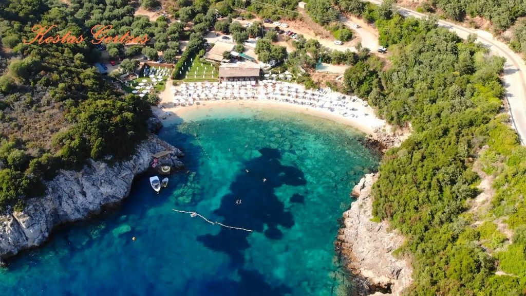 Πέντε παραλίες με τιρκουάζ νερά στην ακτογραμμή της δυτικής ηπειρωτικής Ελλάδας για ατελείωτες ώρες για κολύμπι