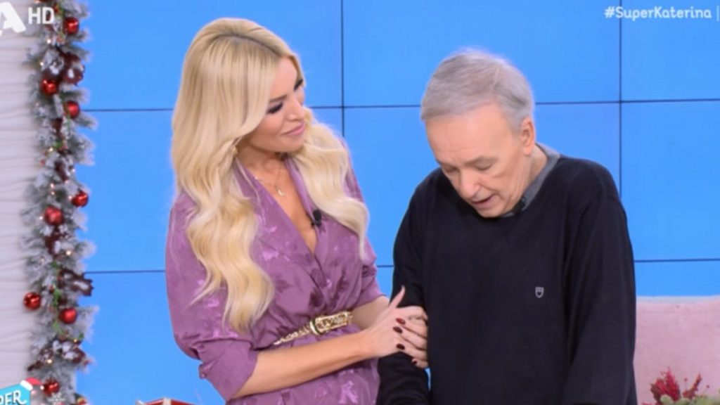 Ένταση στην εκπομπή της Κ.Καινούργιου με Α.Μικρούτσικο: «Θέλετε να ρίξετε μαύρο; – Θα φύγω κι εγώ τότε» (βίντεο)