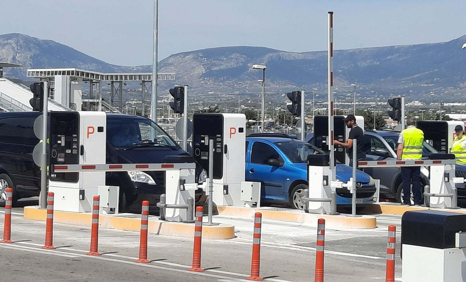 Επί πληρωμή η έξοδος από το «Ελ.Βενιζέλος»: Πόσο θα κοστίζει πλέον η διέλευση και στάθμευση των οχημάτων (βίντεο)