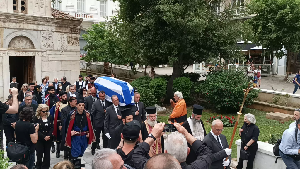 Γ.Μαρκόπουλος: Το ύστατο χαίρε στον μεγάλο συνθέτη στην κηδεία του στη Μητρόπολη Αθηνών