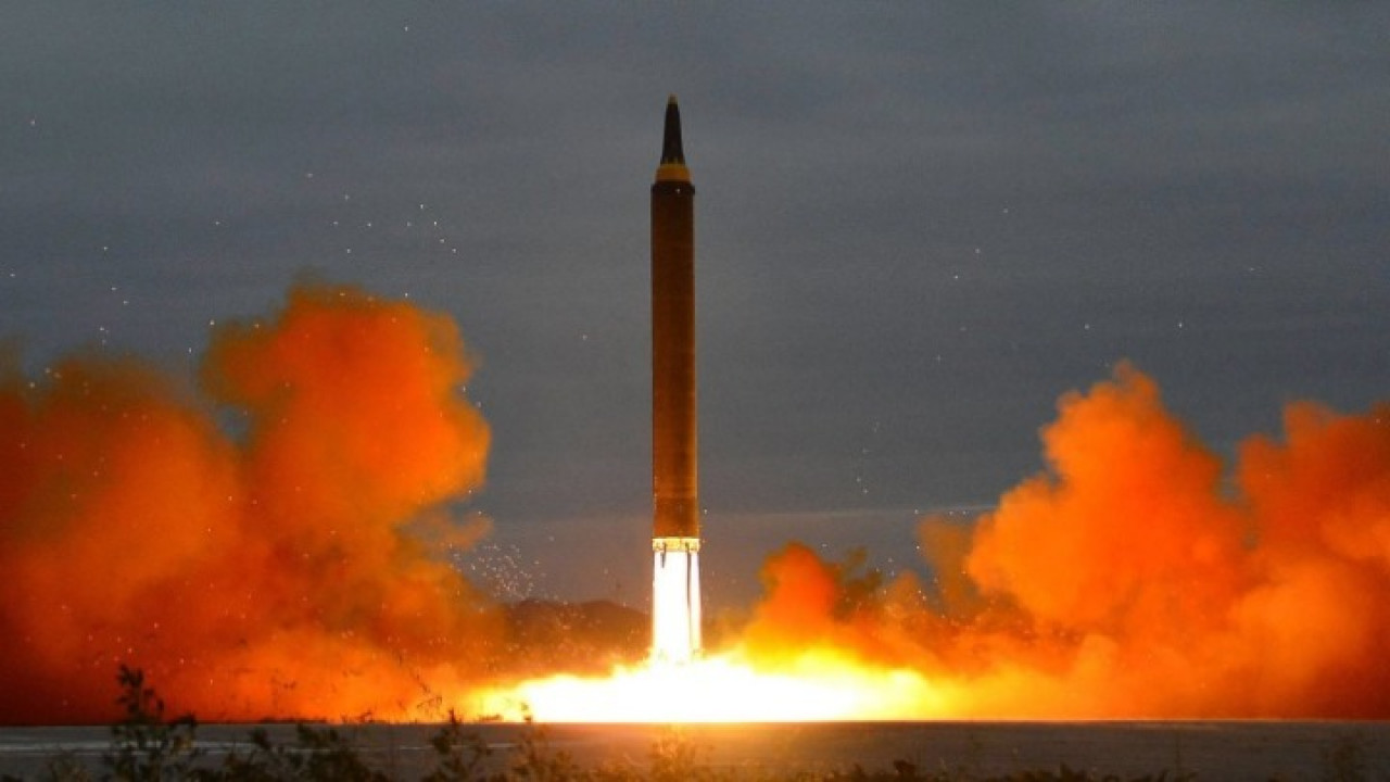 Η Βόρεια Κορέα εκτόξευσε δύο πυραύλους μικρού βεληνεκούς ανοικτά των ανατολικών ακτών της
