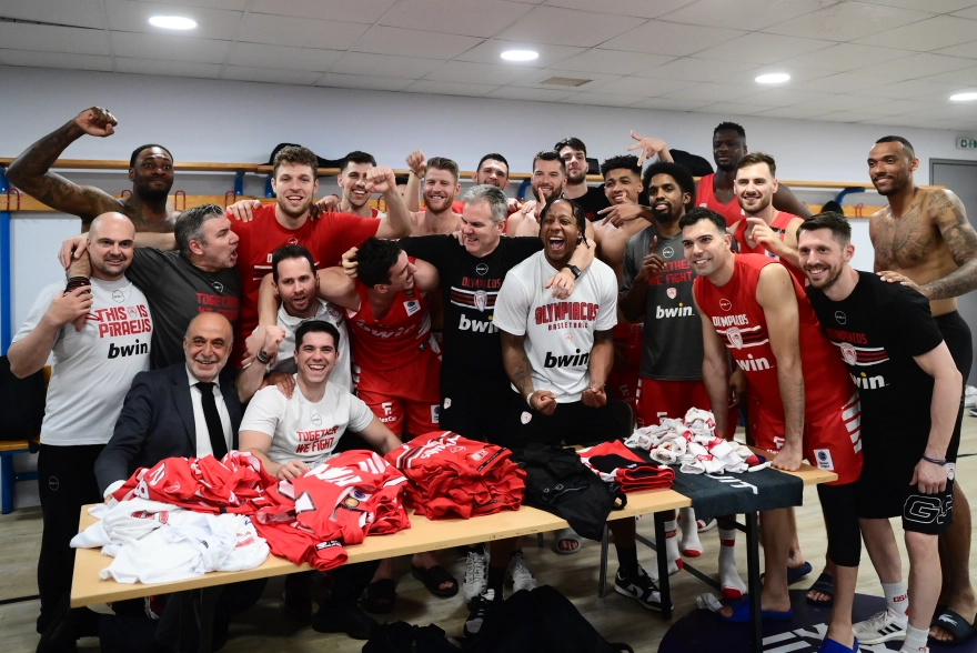 Ολυμπιακός: Η ομιλία του Γ.Μπαρτζώκα και το «είσαι στο μυαλό» στα αποδυτήρια του ΟΑΚΑ (βίντεο)