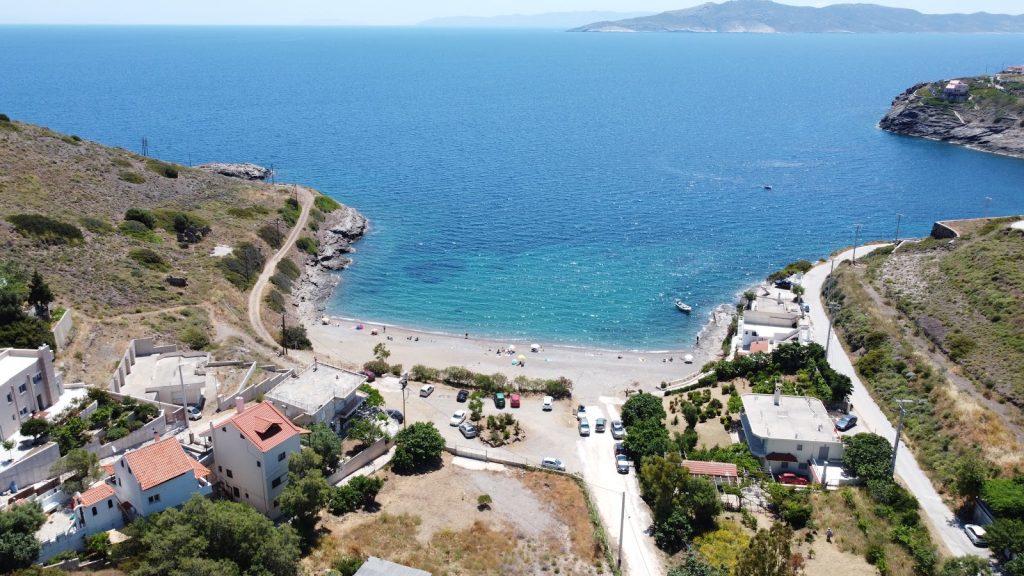 Αττική: Πέντε πανέμορφες και ερημικές παραλίες για ήσυχες και χαλαρές βουτιές