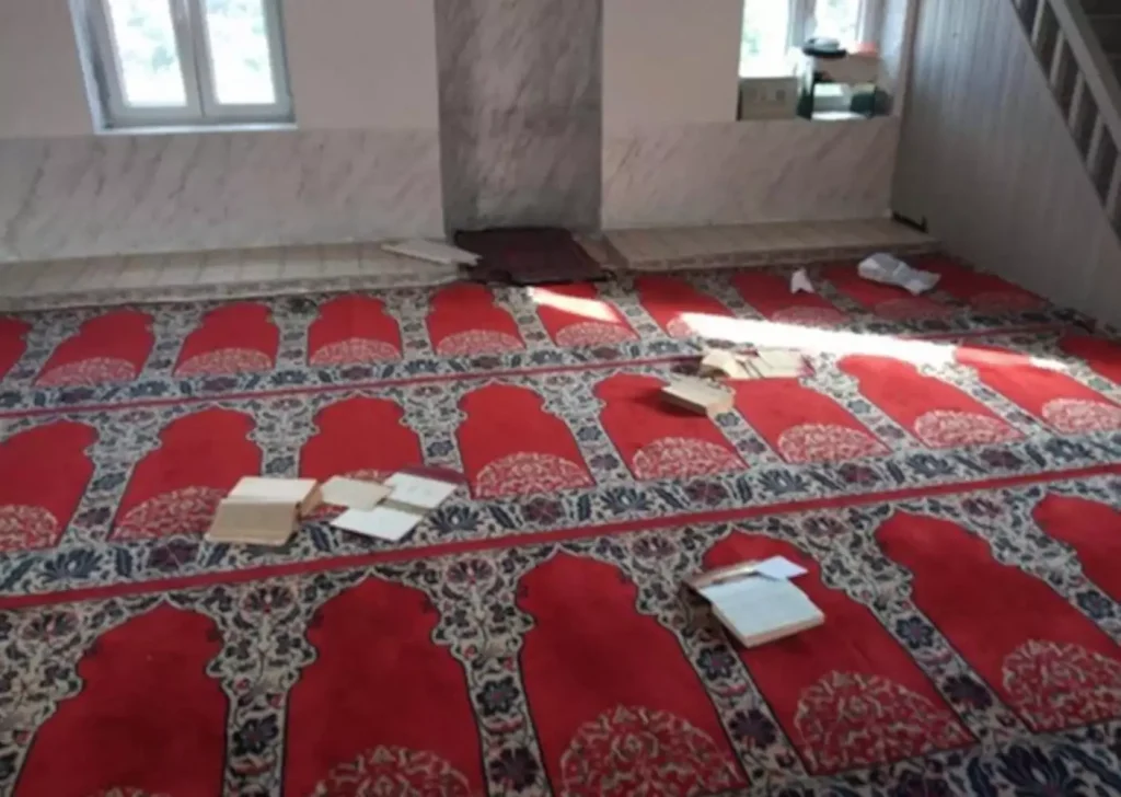 Ξάνθη: Γάλλος μπήκε σε τζαμί και βανδάλισε το κοράνι και άλλα αντικείμενα – Καταδικάζει το γεγονός η Μητρόπολη