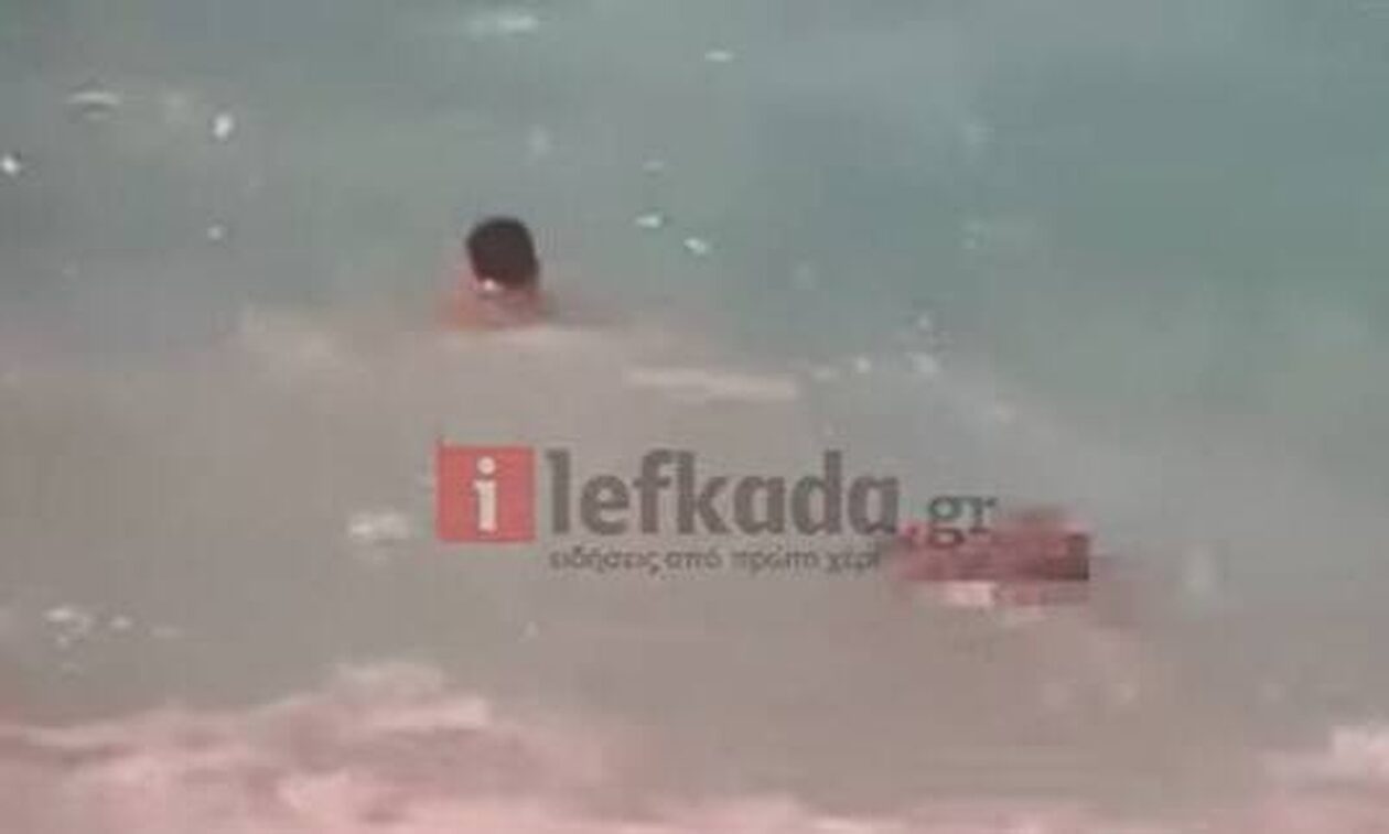 Θάνατος 50χρονου στη Λευκάδα: Βίντεο ντοκουμέντο με τις προσπάθειες των ναυαγοσωστών να ανασύρουν τη σορό του