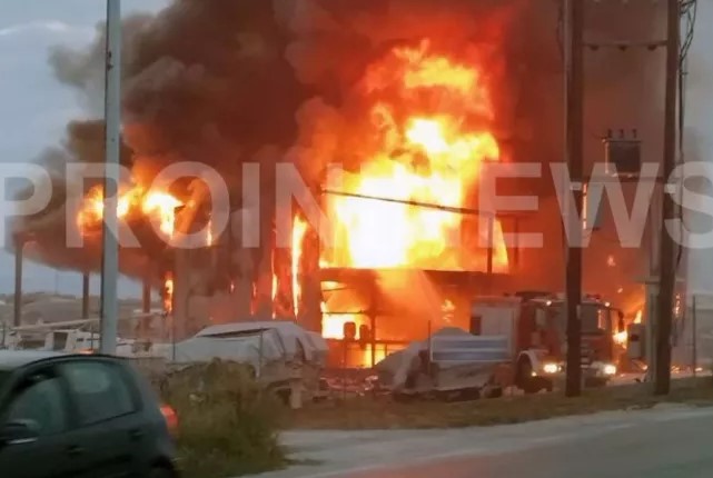Καβάλα: Στις φλόγες τυλίχθηκαν σκάφη αναψυχής σε επιχείρηση φύλαξης και συντήρησης (βίντεο)