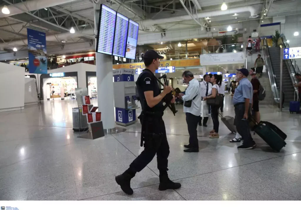 «Ελ.Βενιζέλος»: Χειροπέδες σε Γερμανό που ισχυριζόταν ότι σκότωσε τη γυναίκα του