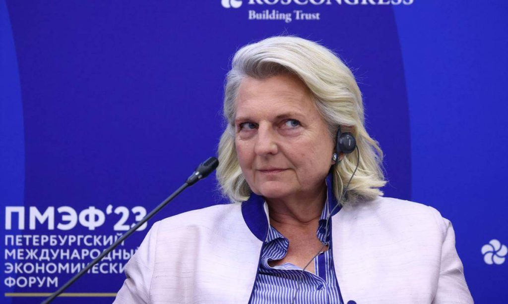 Στην Ρωσία για μόνιμη εγκατάσταση αναχωρεί η πρώην υπουργός Εξωτερικών της Αυστρίας Κάριν Κνάισλ