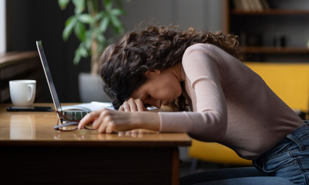 Αισθάνεστε μονίμως κουρασμένοι; – Αυτά είναι τα έξι προβλήματα υγείας που πρέπει να ψάξετε