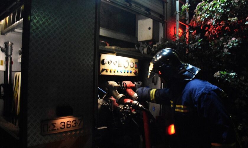 Φωτιά σε εγκαταλελειμμένο κτήριο στο Μεταξουργείο