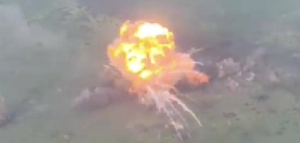 Οι Ρώσοι χρησιμοποίησαν άρματα «αυτοκτονίας» T-55 έμφορτα με εκρηκτικά κατά ουκρανικών θέσεων (βίντεο)