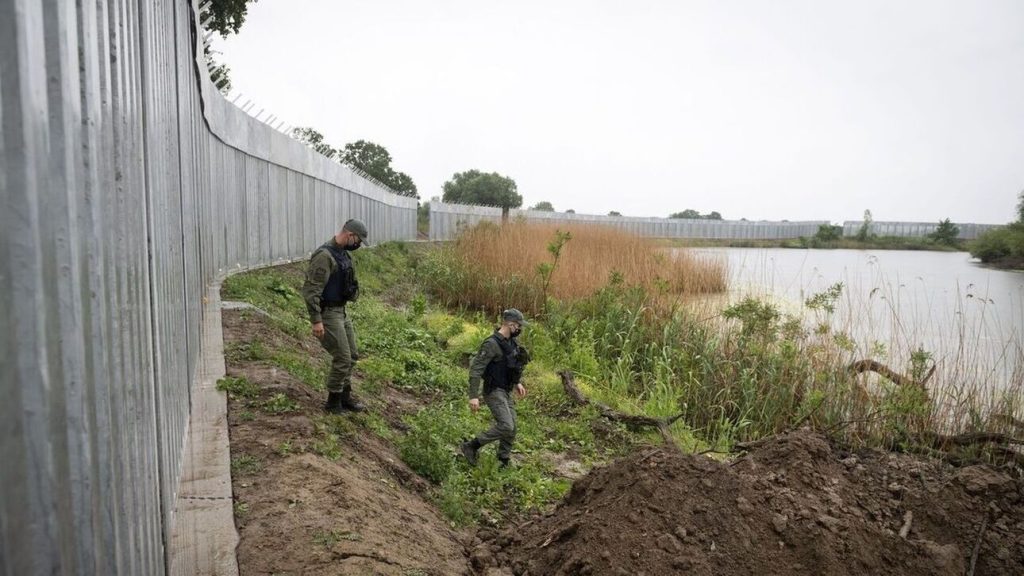 Έβρος: Ο τουρκικός στρατός συνοδεύει 110 παράνομους μετανάστες από νησίδα στα Μαράσια πίσω στην Τουρκία