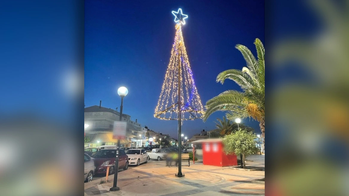 Ηράκλειο: Φωταγώγησαν Χριστουγεννιάτικο δέντρο… τέλη Ιουνίου – «Μας θυμήθηκε ο Δήμος λίγο νωρίς φέτος!» (φώτο)