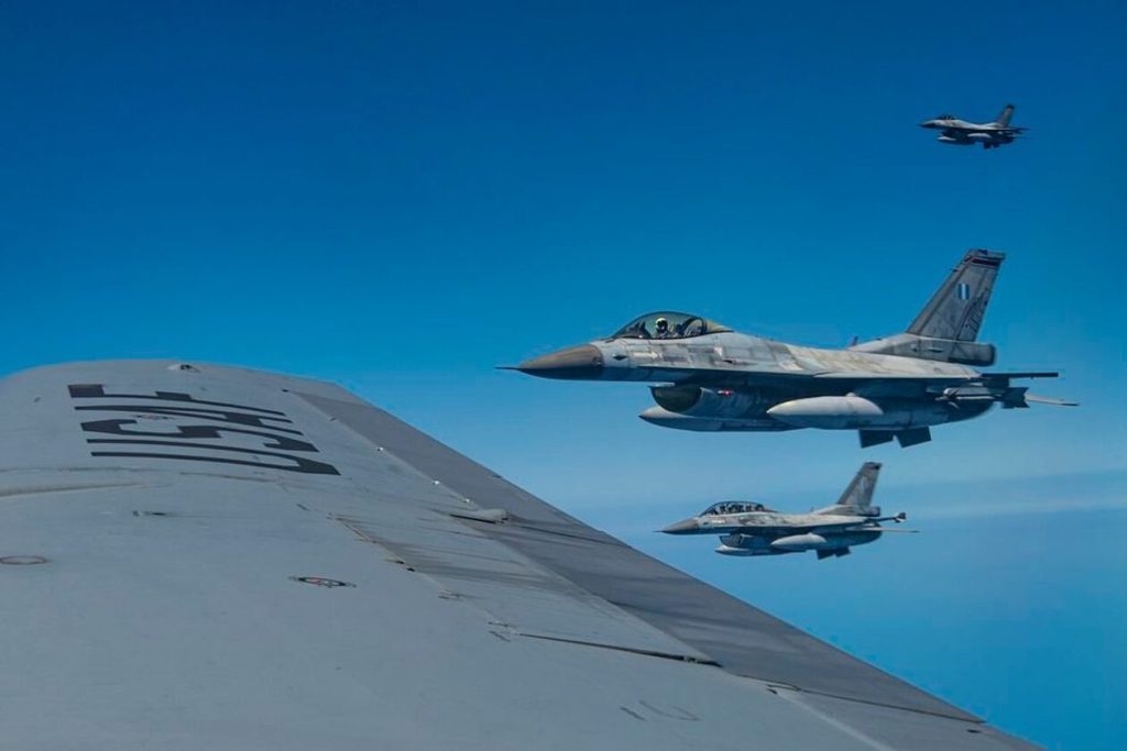 Συνεκπαίδευση μαχητικών της Πολεμικής Αεροπορίας με αεροσκάφη των ΗΠΑ (φωτο)