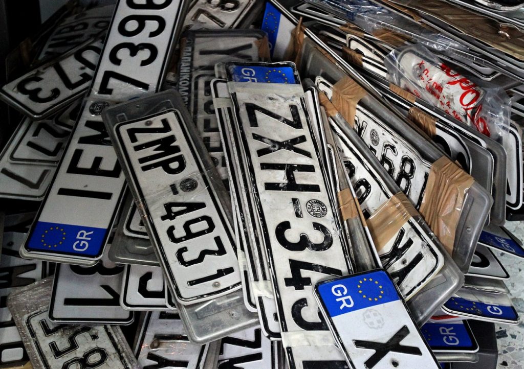 Ο Δήμος Αθηναίων επιστρέφει τις πινακίδες οχημάτων και μοτοσυκλετών ενόψει των εκλογών της 25ης Ιουνίου