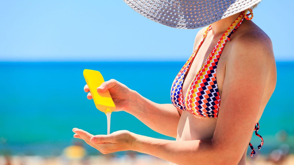 Ηλιοθεραπεία: Πέντε σημεία του σώματος που δεν πρέπει να αμελείτε να βάζετε αντηλιακό