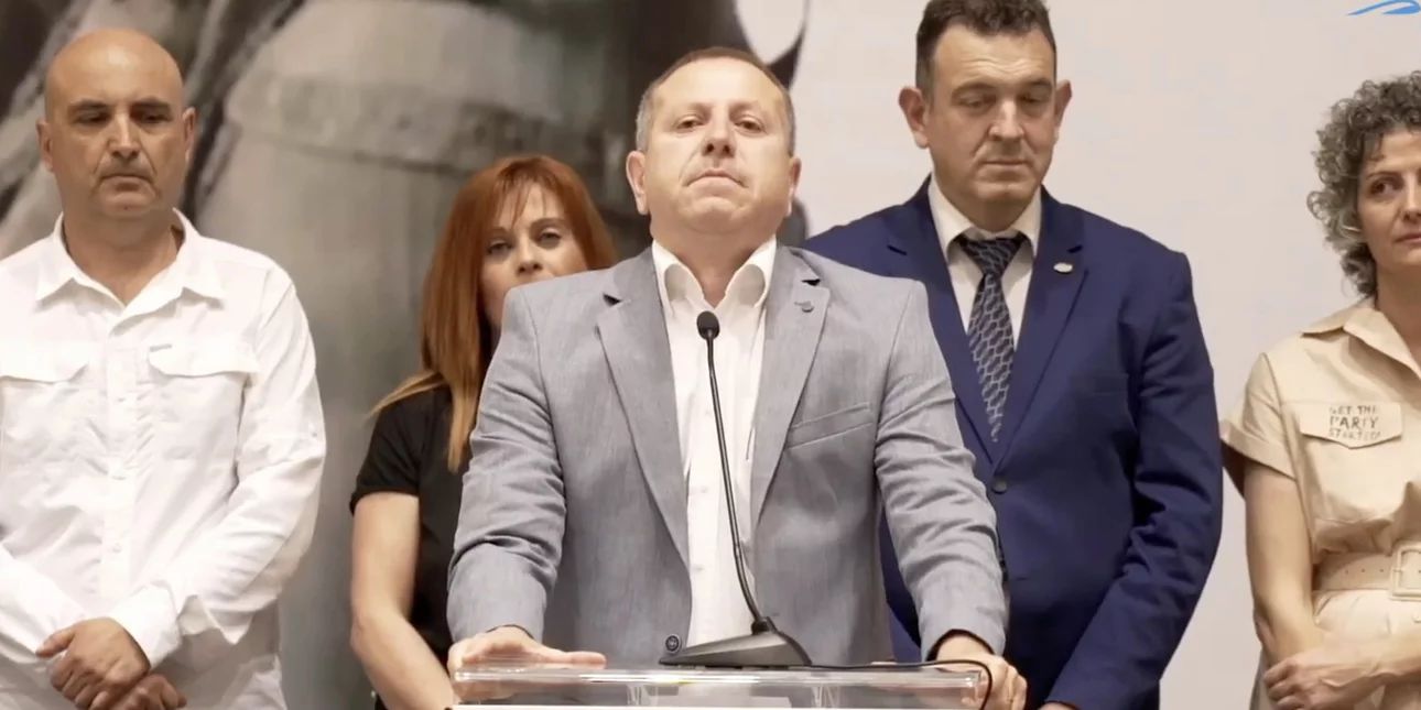 Σκηνές από τον «Εξορκιστή» σε συγκέντρωση της ΝΙΚΗΣ: Υποψήφιος σε «έκσταση» βάζει τα κλάματα μιλά για «θαύμα»! (βίντεο)