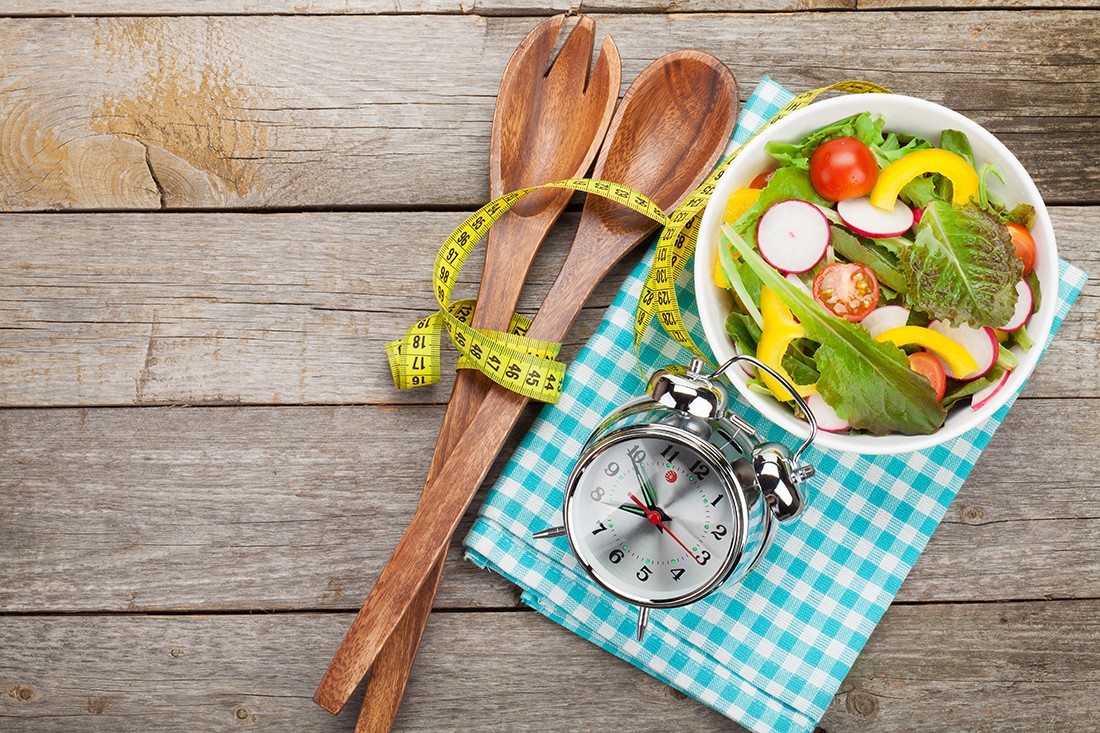 Διαλειμματική δίαιτα keto: Ενδεικτικά γεύματα για μία ημέρα – Τα υπέρ και τα κατά των δύο πιο δημοφιλών διατροφών
