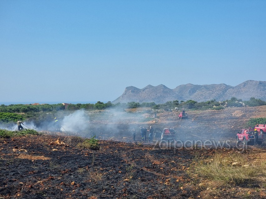 Χανιά: Χωράφι στον Αργουλιδέ τυλίχθηκε στις φλόγες (βίντεο)