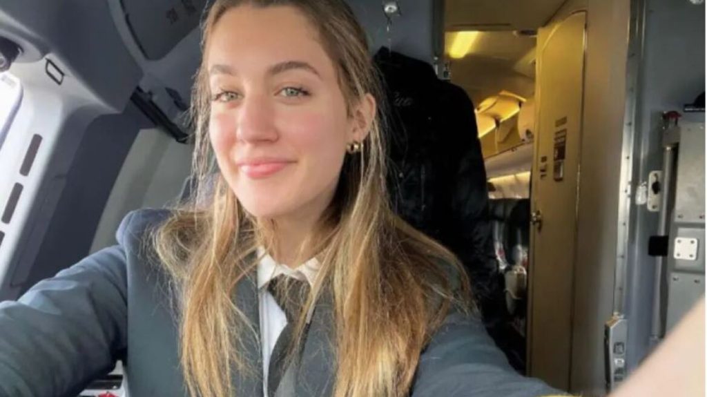 Σαμπρίνα Τζόνσον: Η «καυτή» 22χρονη πιλότος που «τρελαίνει» το TikTok! (βίντεο)