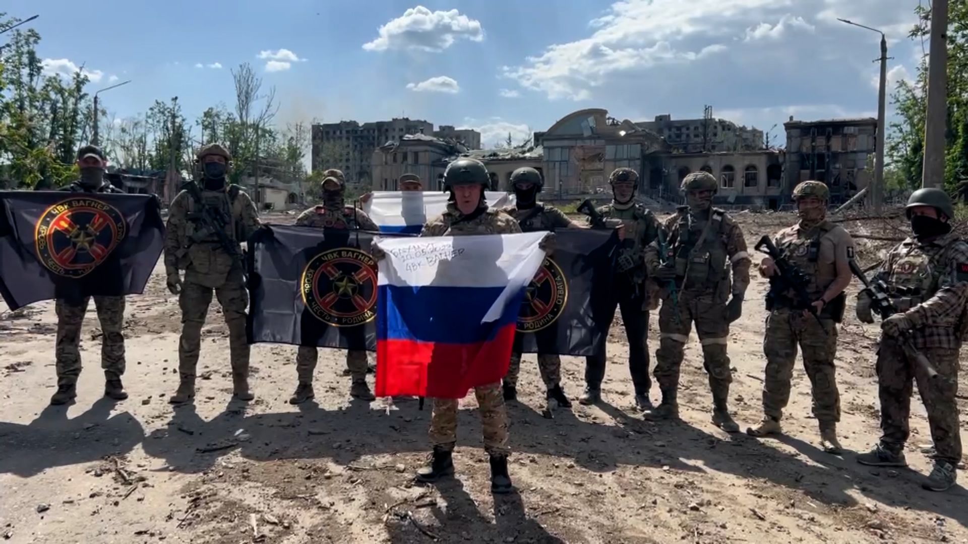 Βίντεο: Ουκρανός στρατηγός «εμψυχώνει» τους άντρες του στο Μπάκχμουτ – «Μη φοβάστε γιατί οι μονάδες της Βάγκνερ έχουν αποσυρθεί»