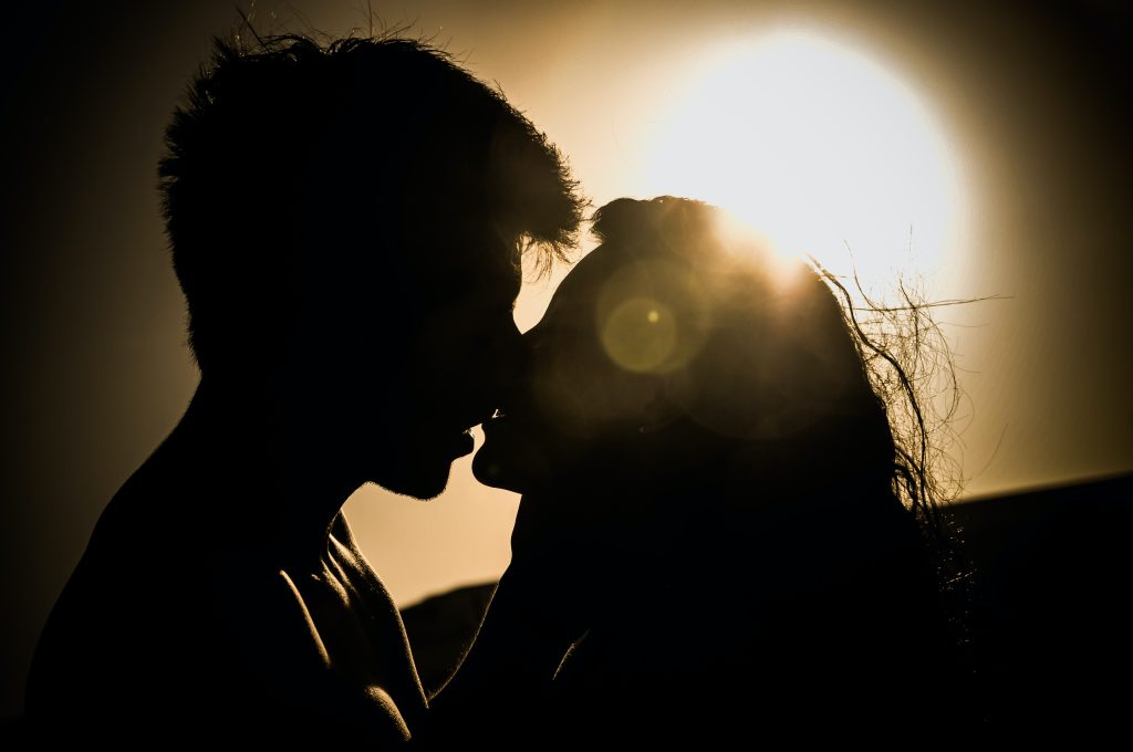 Έρευνα: Πώς το φιλί επηρεάζει την ψυχική και σωματική υγεία