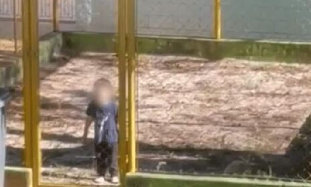 Χαμός στη Βραζιλία με νηπιαγωγό που κλείδωσε 2χρονο αγοράκι σε κλουβί