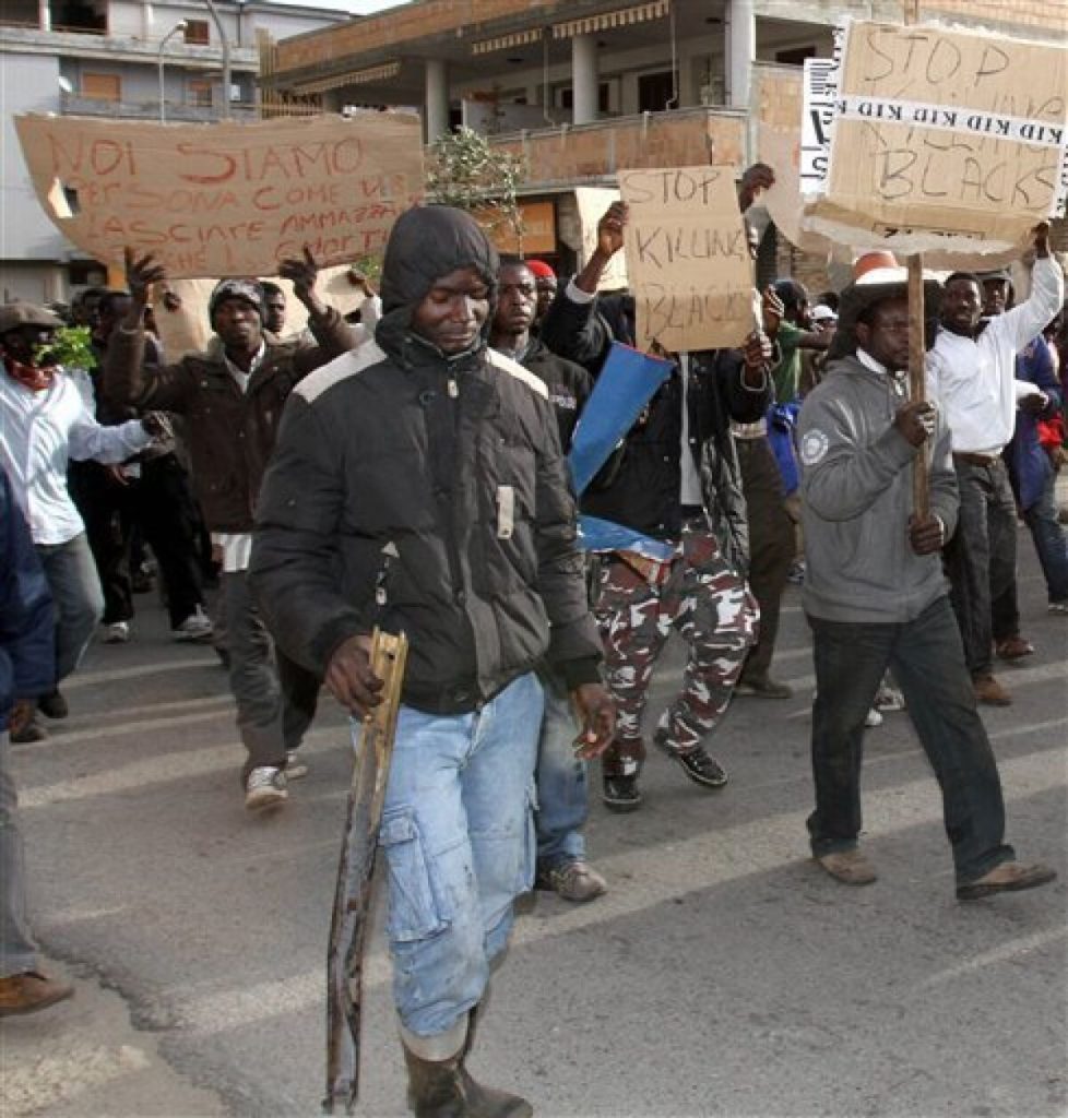 Εκτός ελέγχου η κατάσταση στην Ιταλία: Συμπλοκές Αφρικανών σε πάρκο  όπου παίζουν  παιδιά