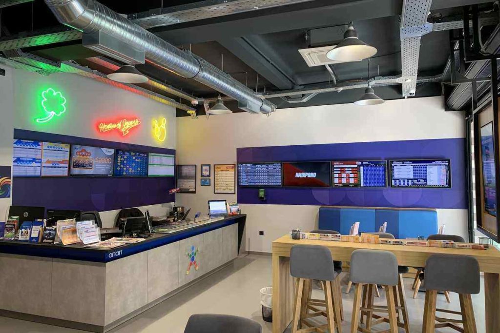 Πάτρα: Χειροπέδες σε γιο ιερέα που στοιχημάτιζε σε πρακτορείο αλλά ήταν «ρέστος»