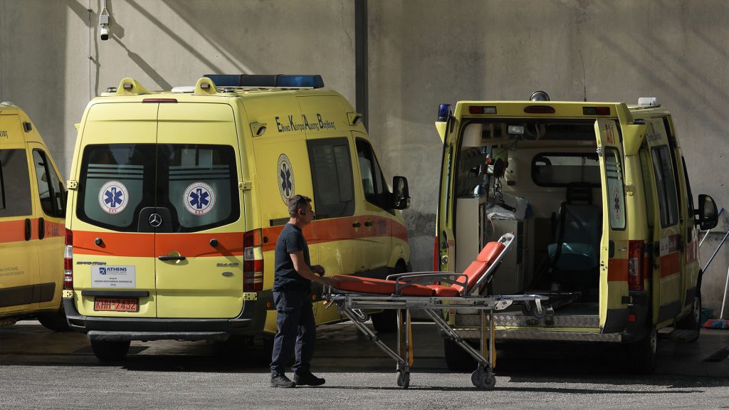 Ηλικιωμένος στη Θεσσαλονίκη τράκαρε δύο μηχανές και εγκατέλειψε τους οδηγούς