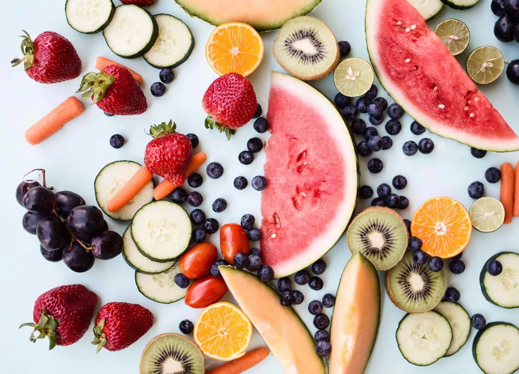 Δείτε πόσες θερμίδες έχουν τα 4 πιο γνωστά καλοκαιρινά φρούτα