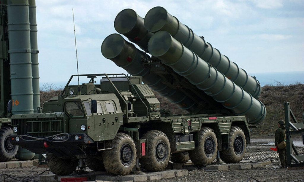 Ρωσικά ΜΜΕ: «Οι στρατιωτικές δυνάμεις μεταφέρουν πυραύλους S-400 στο Ροστόφ»