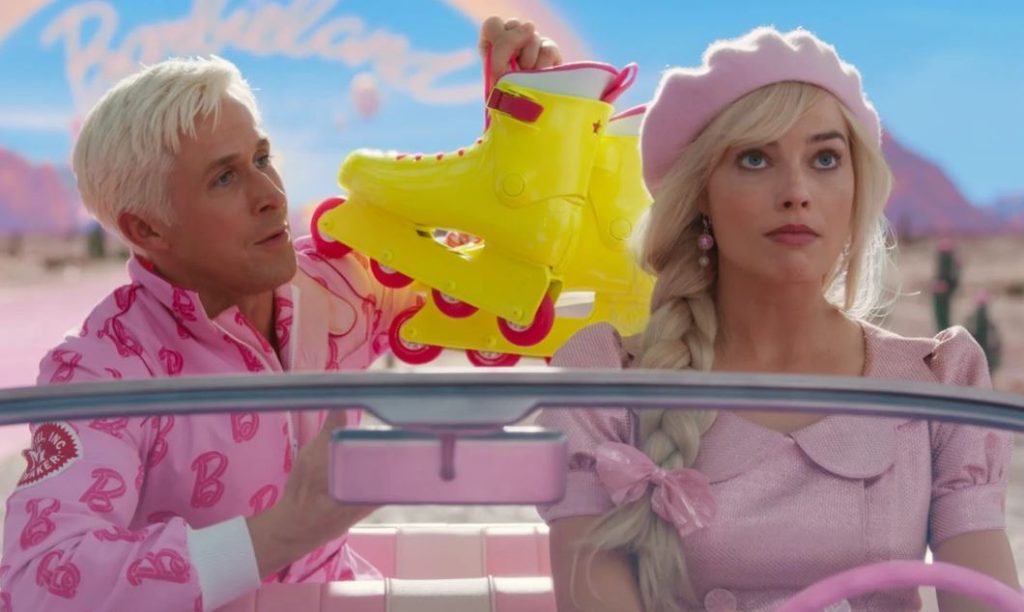 «Τα κάνει… όλα»: Η αφίσα της Barbia και το σεξουαλικό λογοπαίγνιο που προκάλεσε σάλο στη Γαλλία (φώτο)